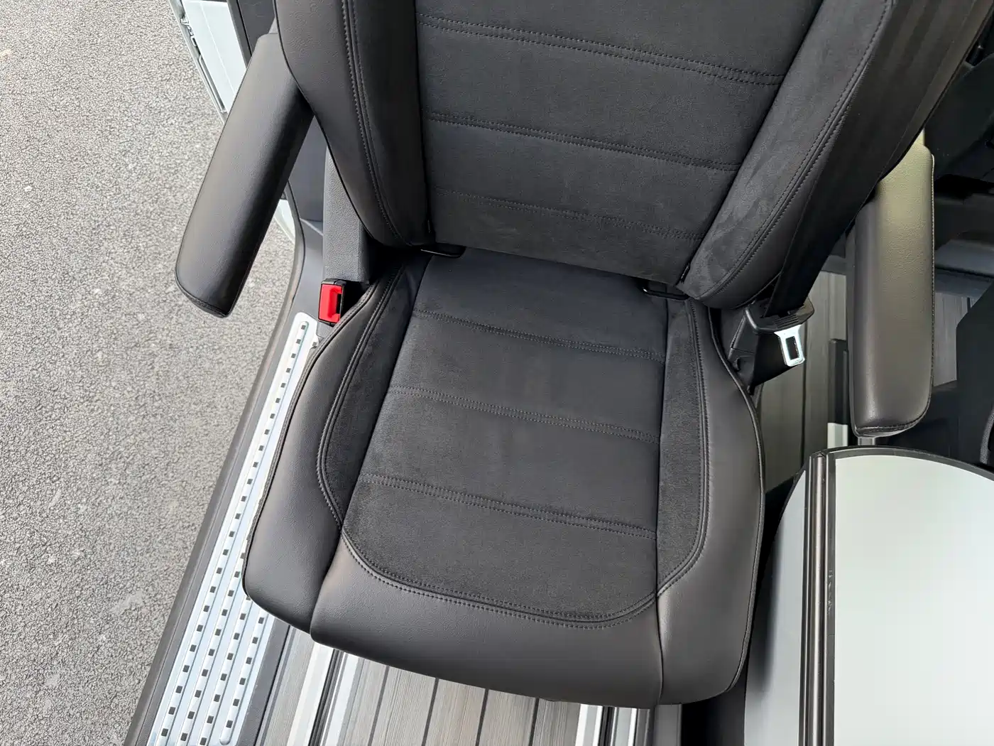 Volkswagen Multivan 2019 2.0TSI 4WD Premium 7-seater фото 15