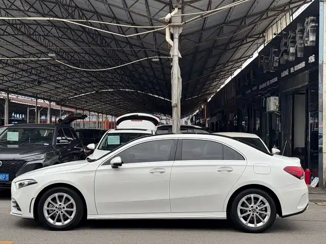 Mercedes-Benz A-Class 2021 A 200 L Sport Sedan Fashion Edition — фото 4