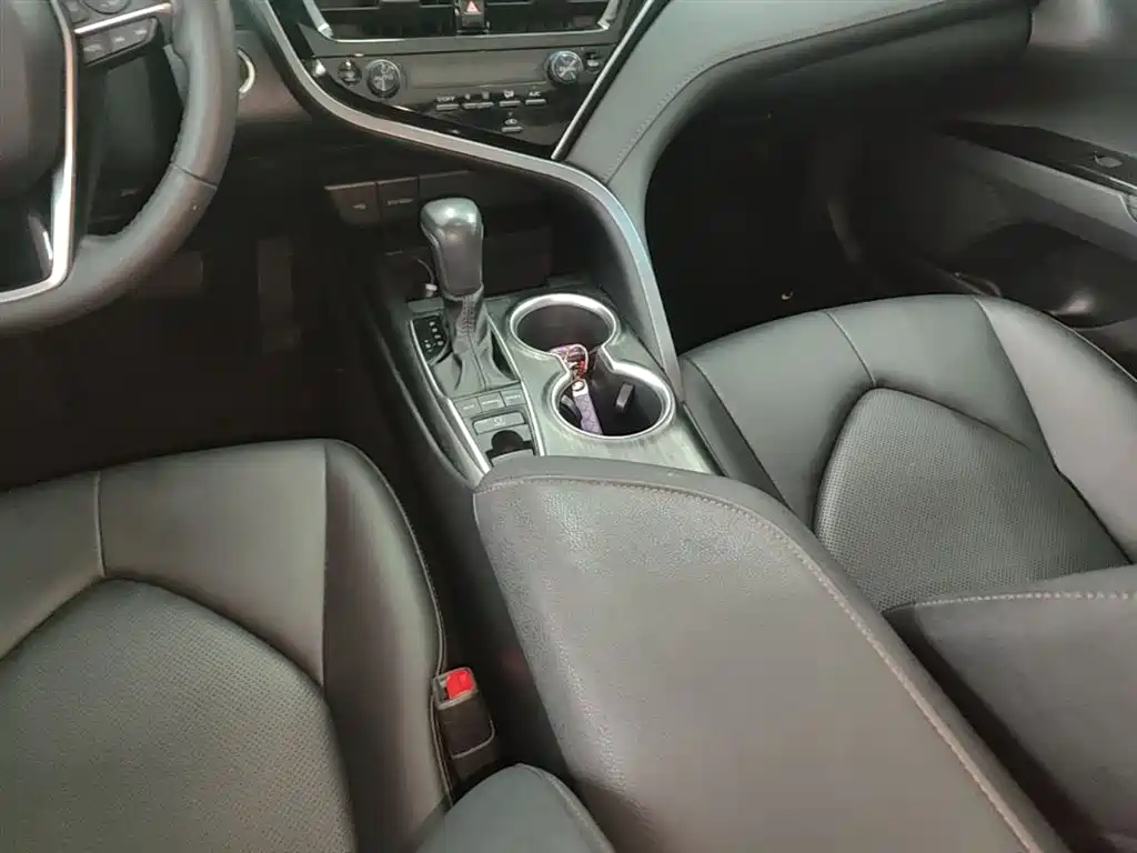 Toyota Camry 2021 2.5G Luxury Edition фото 14
