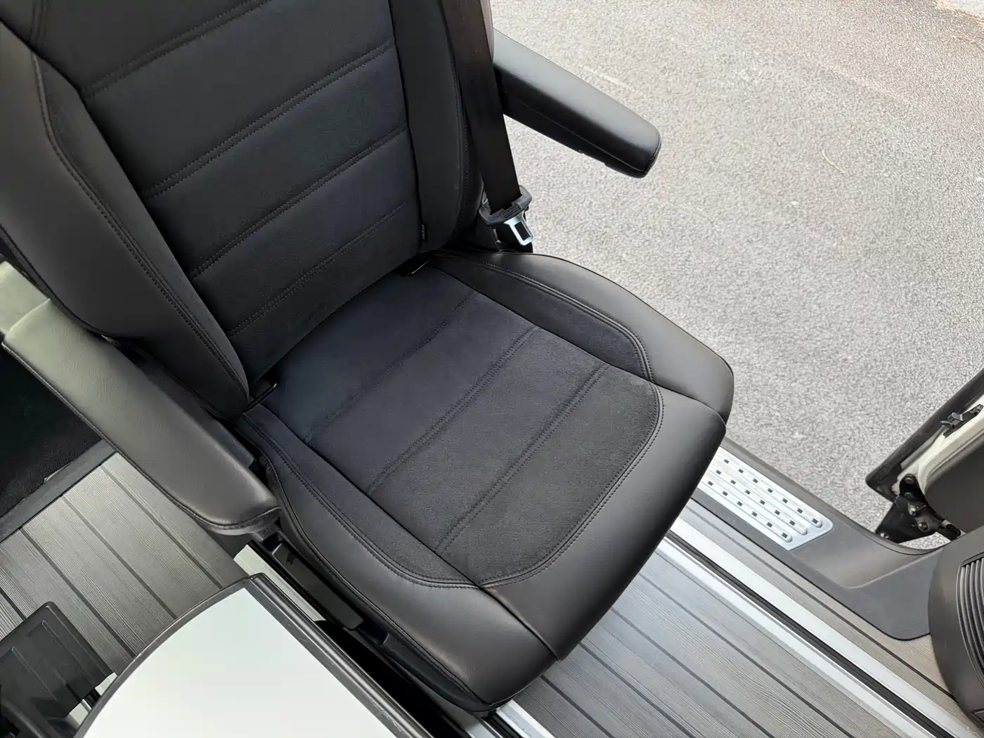 Volkswagen Multivan 2019 2.0TSI 4WD Premium 7-seater фото 16