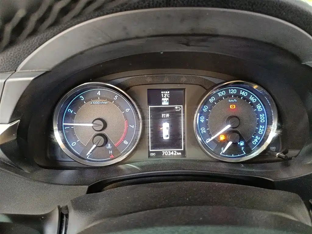 Toyota Corolla 2014 1.8L CVT Supreme Edition фото 8