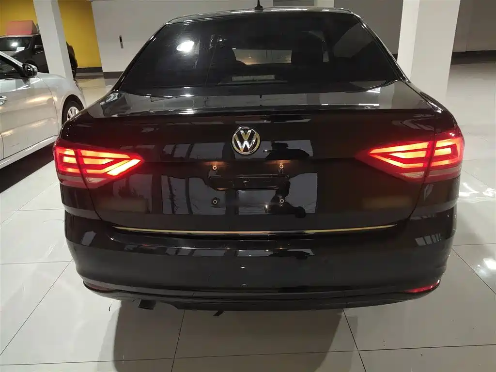Volkswagen Lavida 2015 1.6L Automatic Comfort Edition фото 4