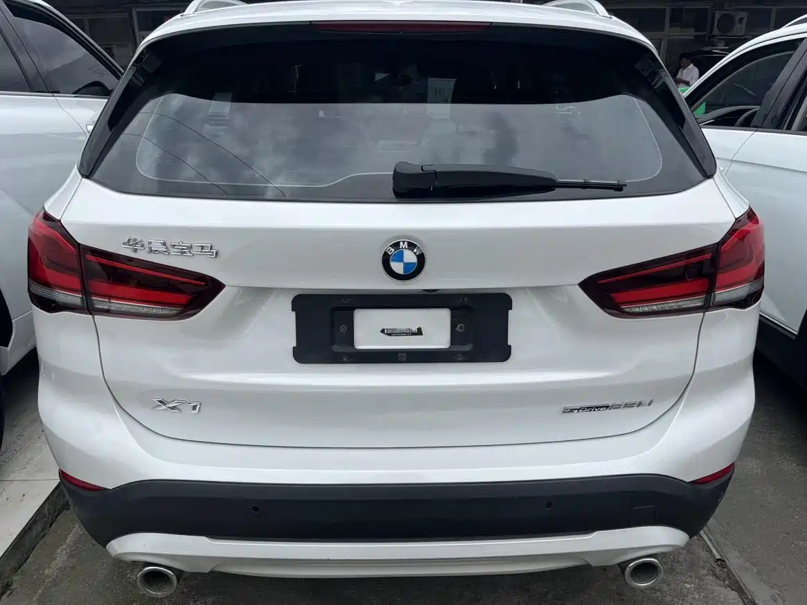 BMW X1 2021 sDrive25Li Leading фото 9