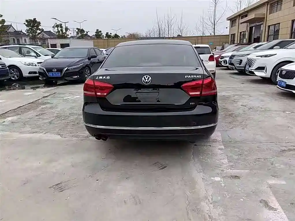 Volkswagen Passat 2015 1.8TSI DSG Honor Edition фото 7