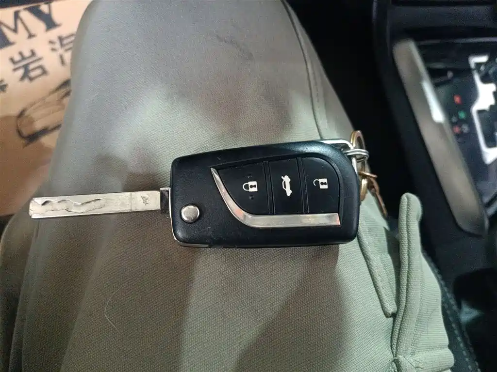 Toyota Corolla 2014 1.6L CVT GL-i Leather Edition фото 17