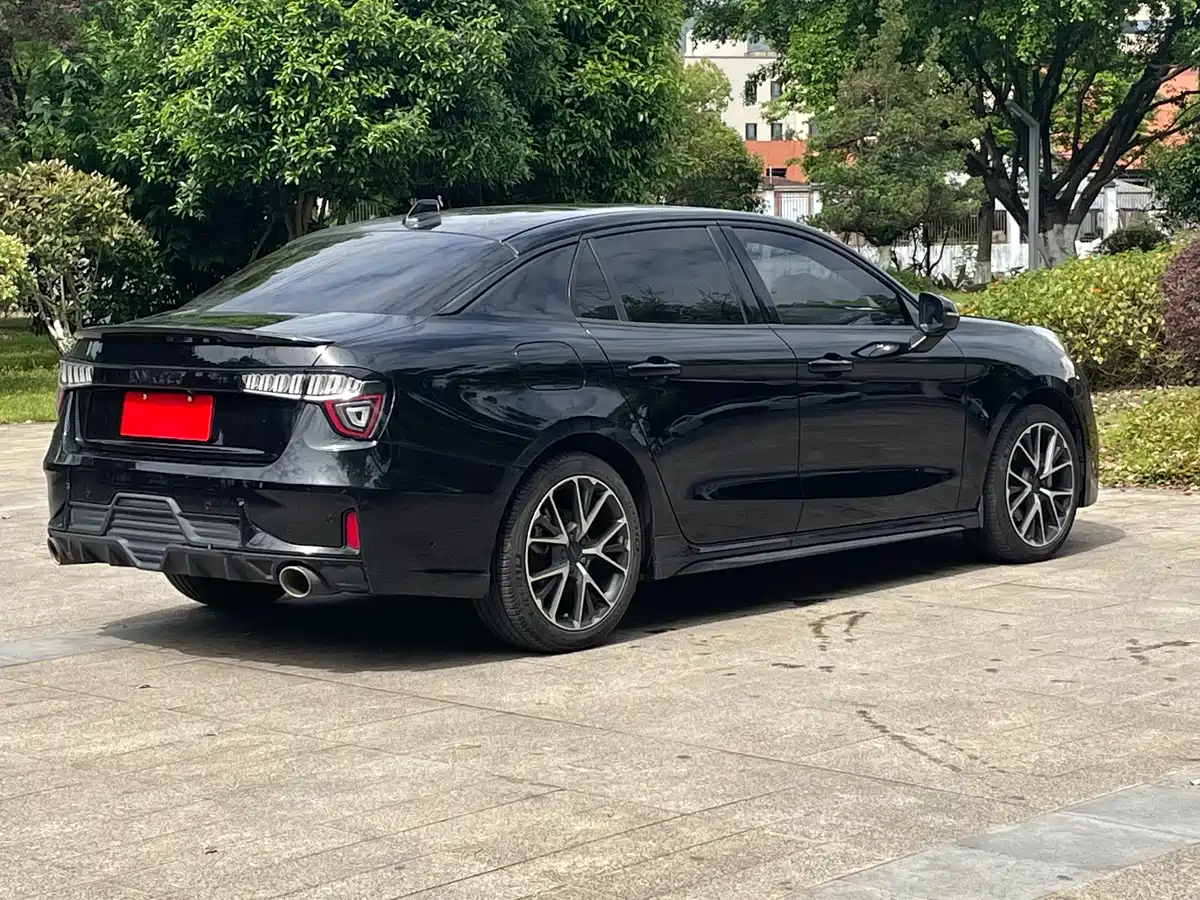 Lynk & Co 03 2021 2.0TD Auto Jin Pro фото 4