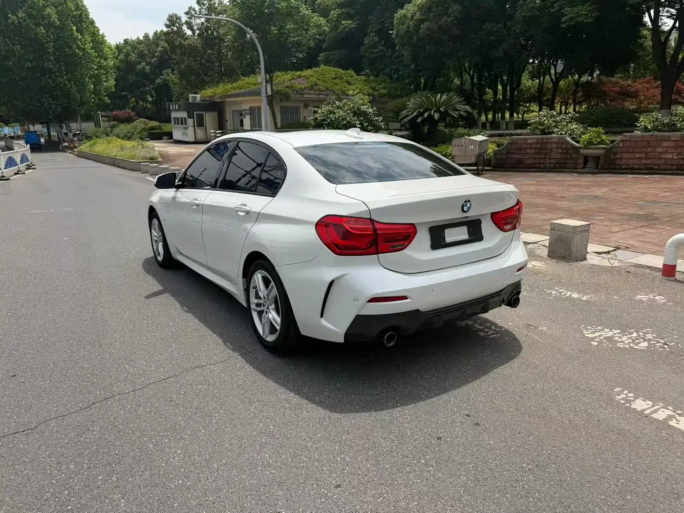 BMW 1 Series 2021 120i M Sport Shadow Edition фото 9