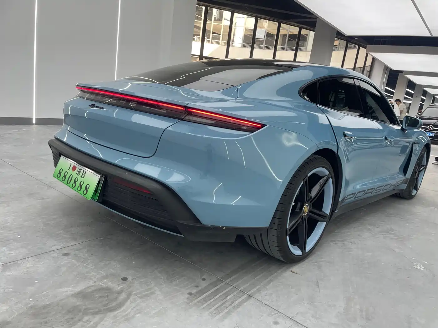 Porsche Taycan 2020 Taycan фото 17