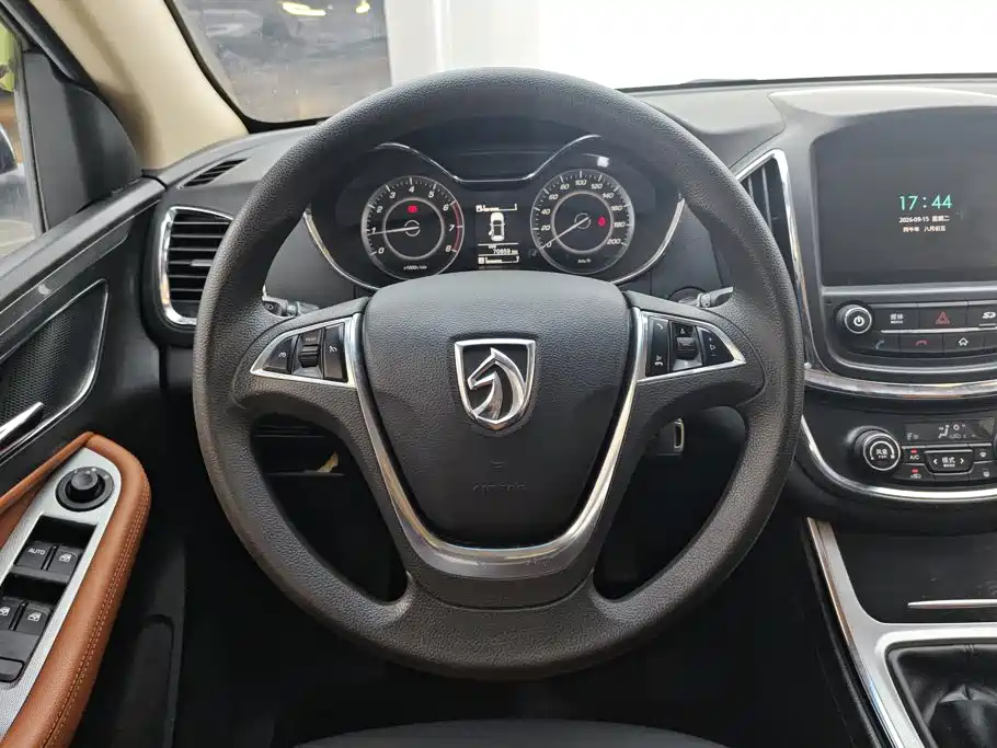 Baojun 560 2015 2015 1.8L Manual Elite