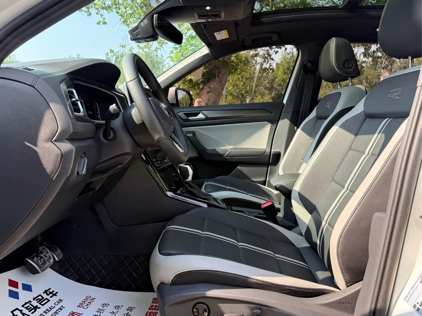 Volkswagen T-ROC 2024 300TSI DSG 2WD Morning Light Edition фото 6