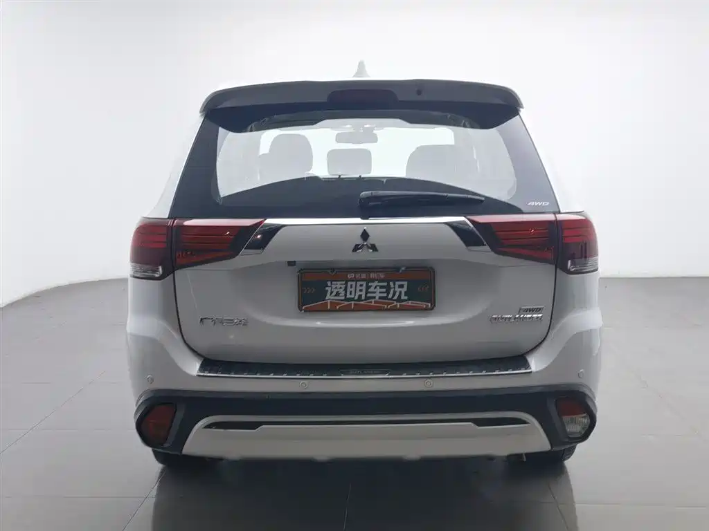 Mitsubishi Outlander 2019 2.4L 4WD Deluxe Edition 5-Seater China VI фото 4