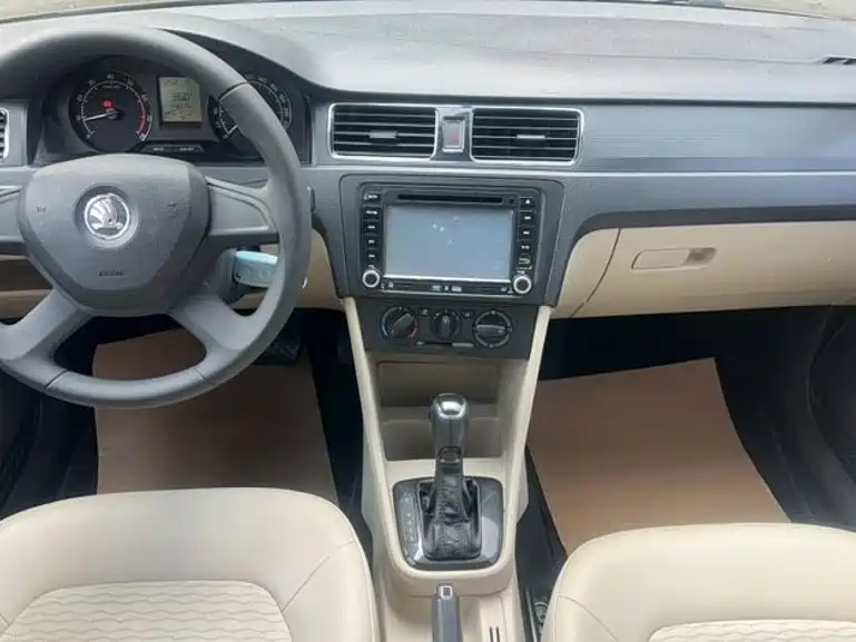 Photo 6 - Škoda Rapid