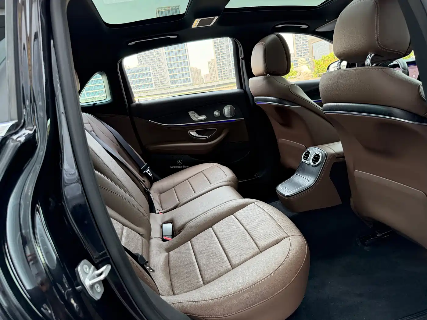 Mercedes-Benz E-Class 2021 E 300 L Sport Luxury Edition фото 28