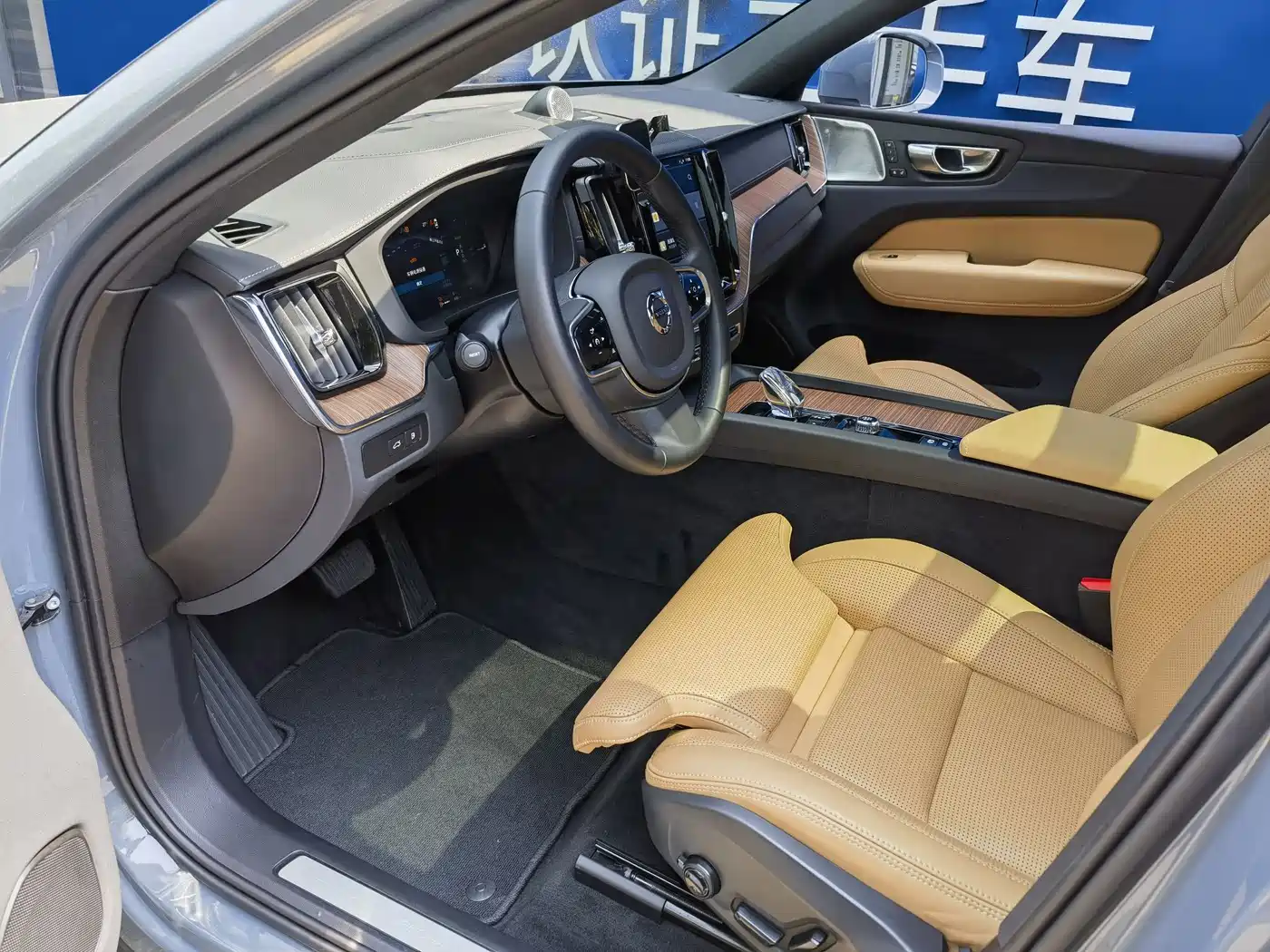 VOLVO XC60 PLUG-IN HYBRID