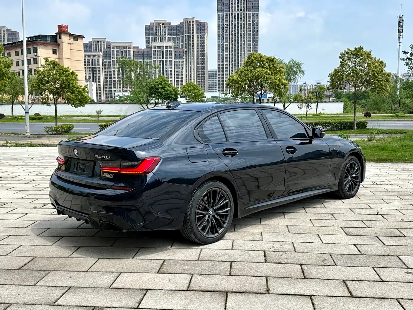 BMW 3 Series 2020 325Li M Sport Black Night Package фото 7