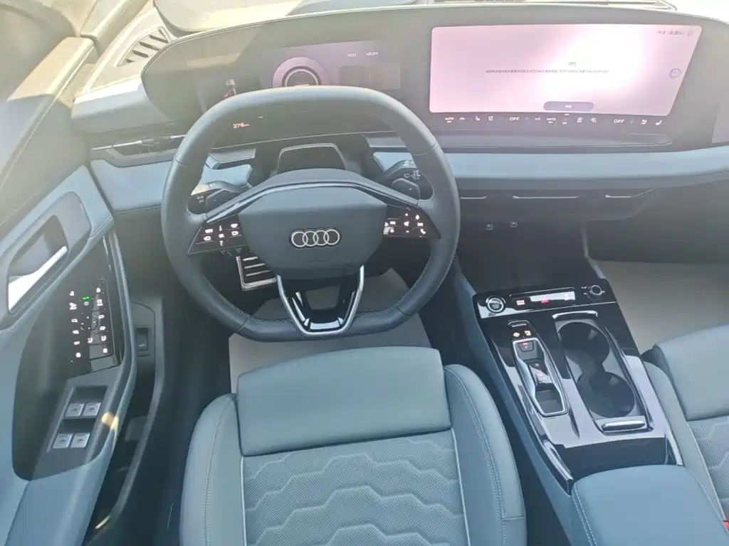 Фото 15 - Audi Q6L e-tron