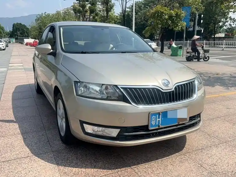 Photo 3 - Škoda Rapid