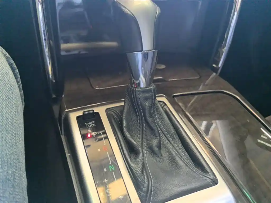 Toyota Reiz 2013 2.5V Premium Edition фото 14