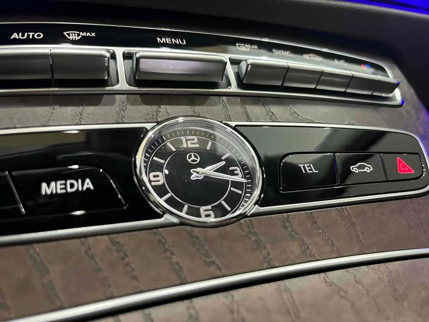 Mercedes-Benz E-Class 2019 E 300 L Luxury фото 16