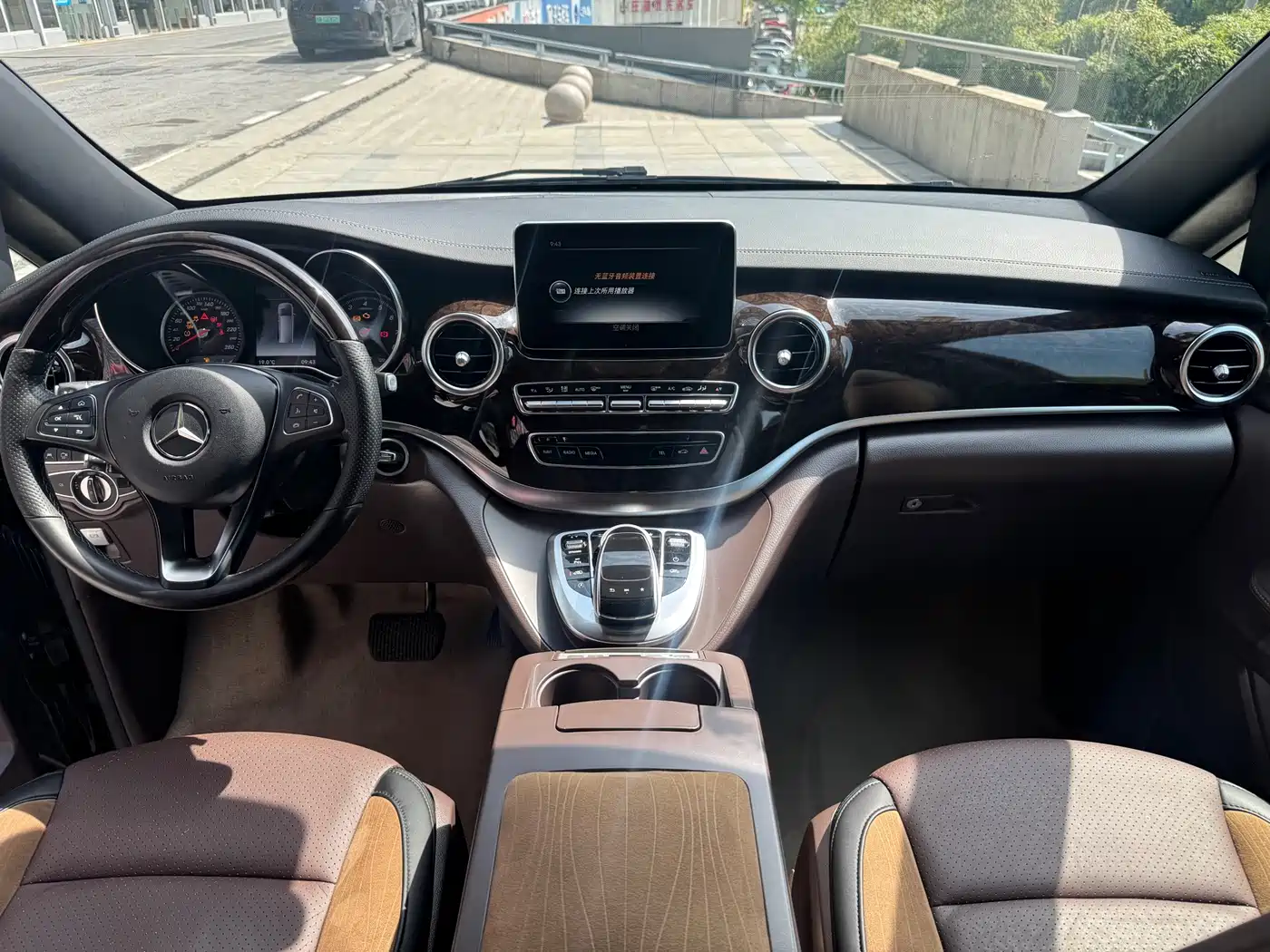 Mercedes-Benz V-Class 2017 Model V 260 L Premium Extended Edition фото 5