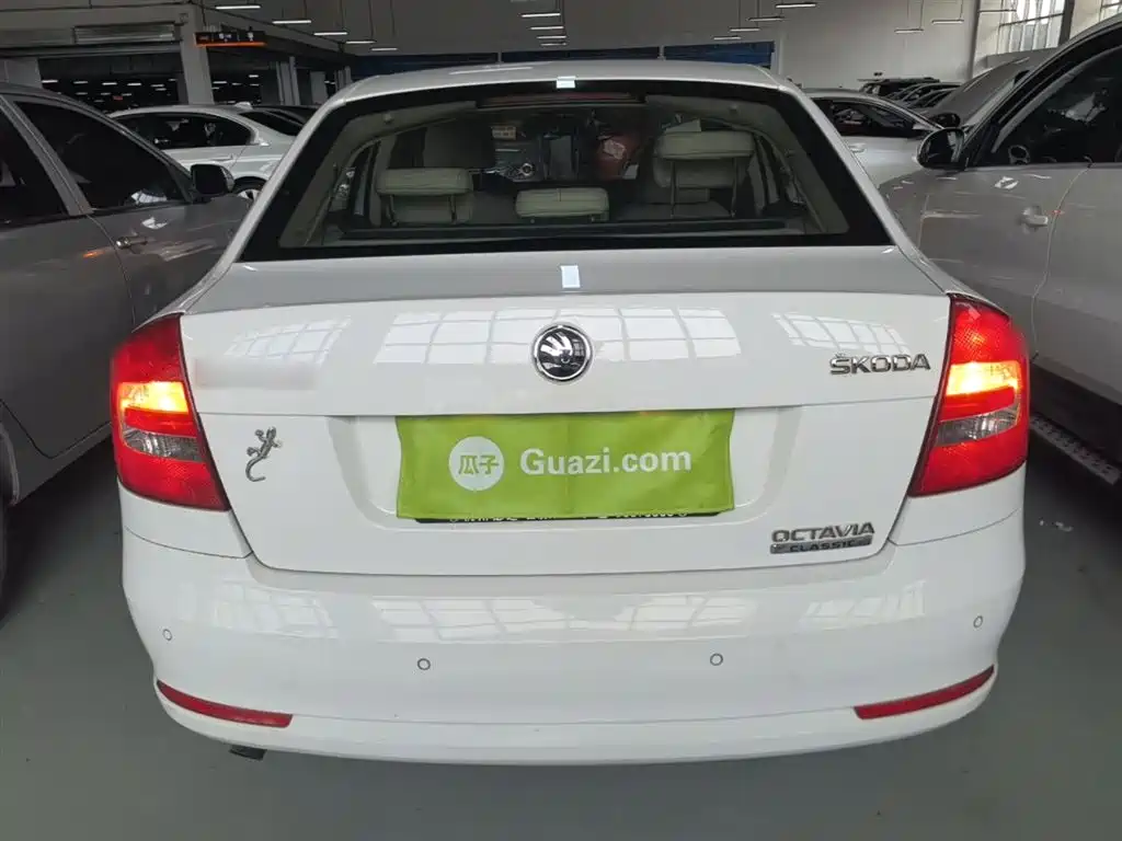 Škoda Octavia 2015 Classic 1.6L Automatic Elite Edition фото 6