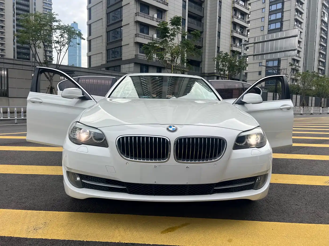 Photo 1 - BMW 5 Series