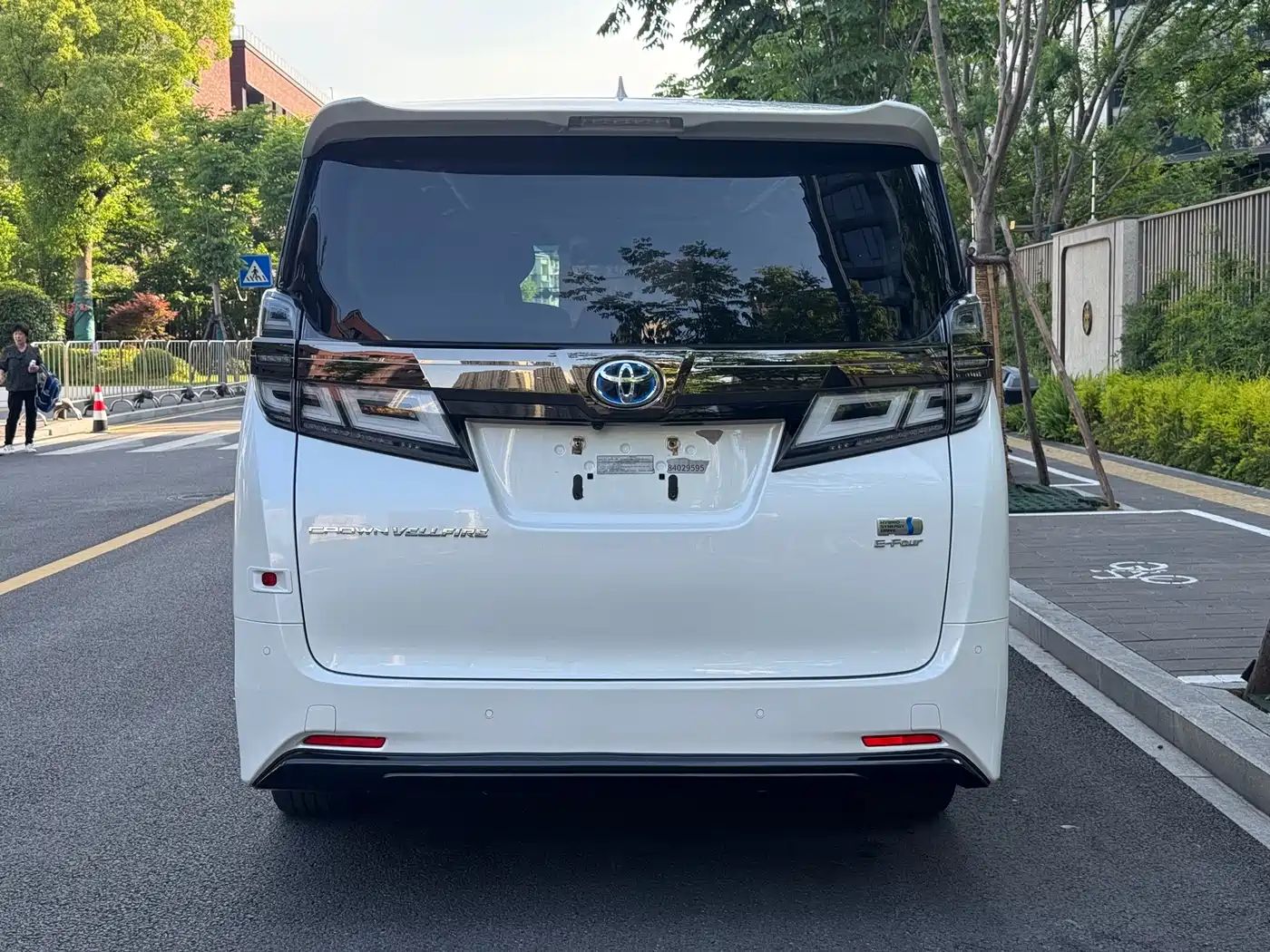 Toyota Vellfire 2023 Crown Hybrid 2.5L HV Luxury фото 8