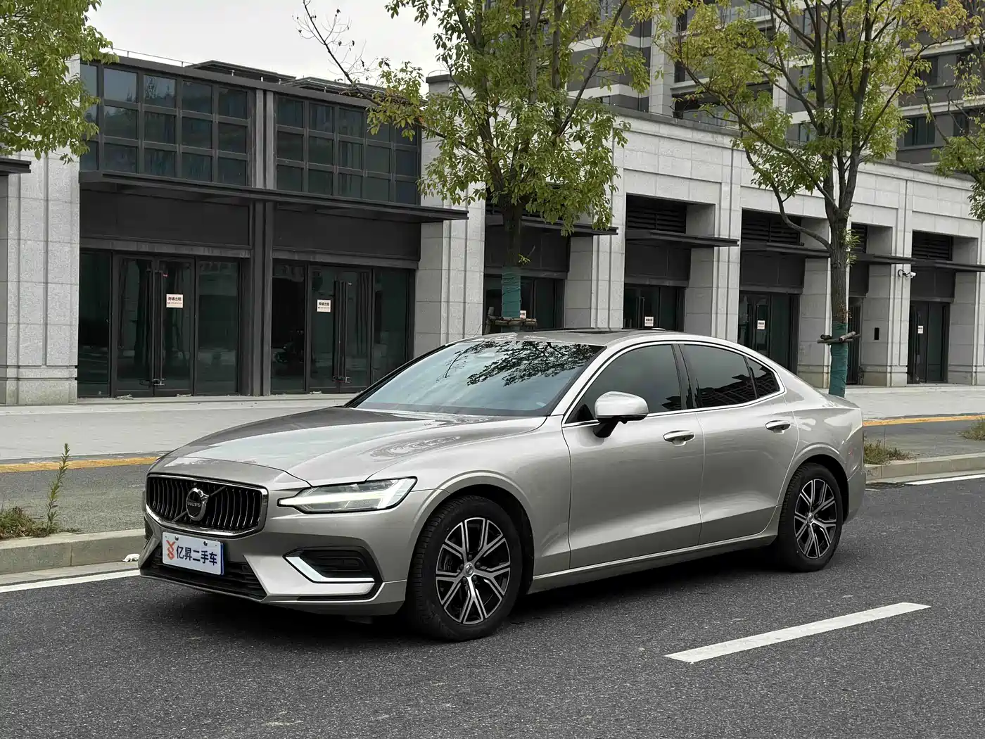 Фото 1 - Volvo S60