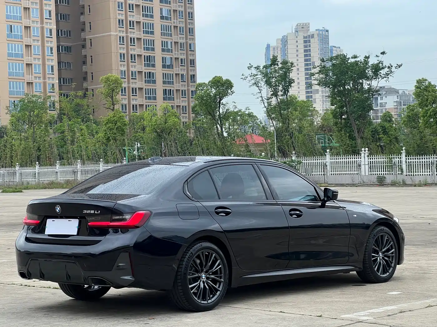 BMW 3 Series 2023 325Li M Sport Black Night Package фото 15