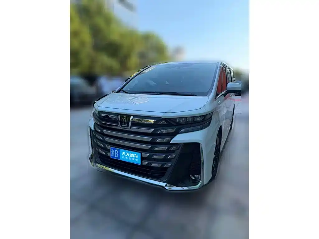 Фото 1 - Toyota Vellfire