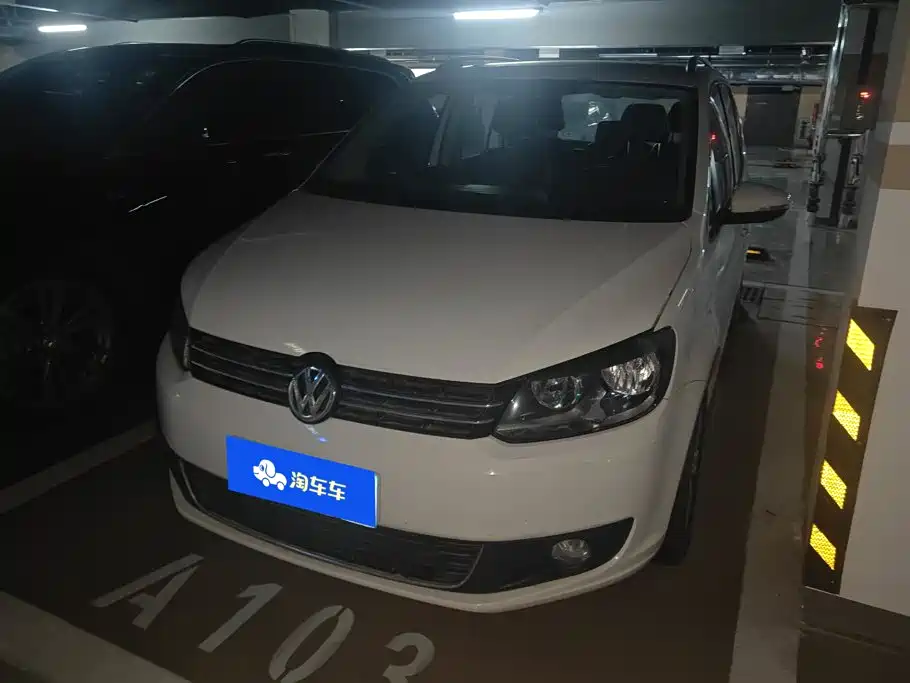 Photo 2 - Volkswagen Touran