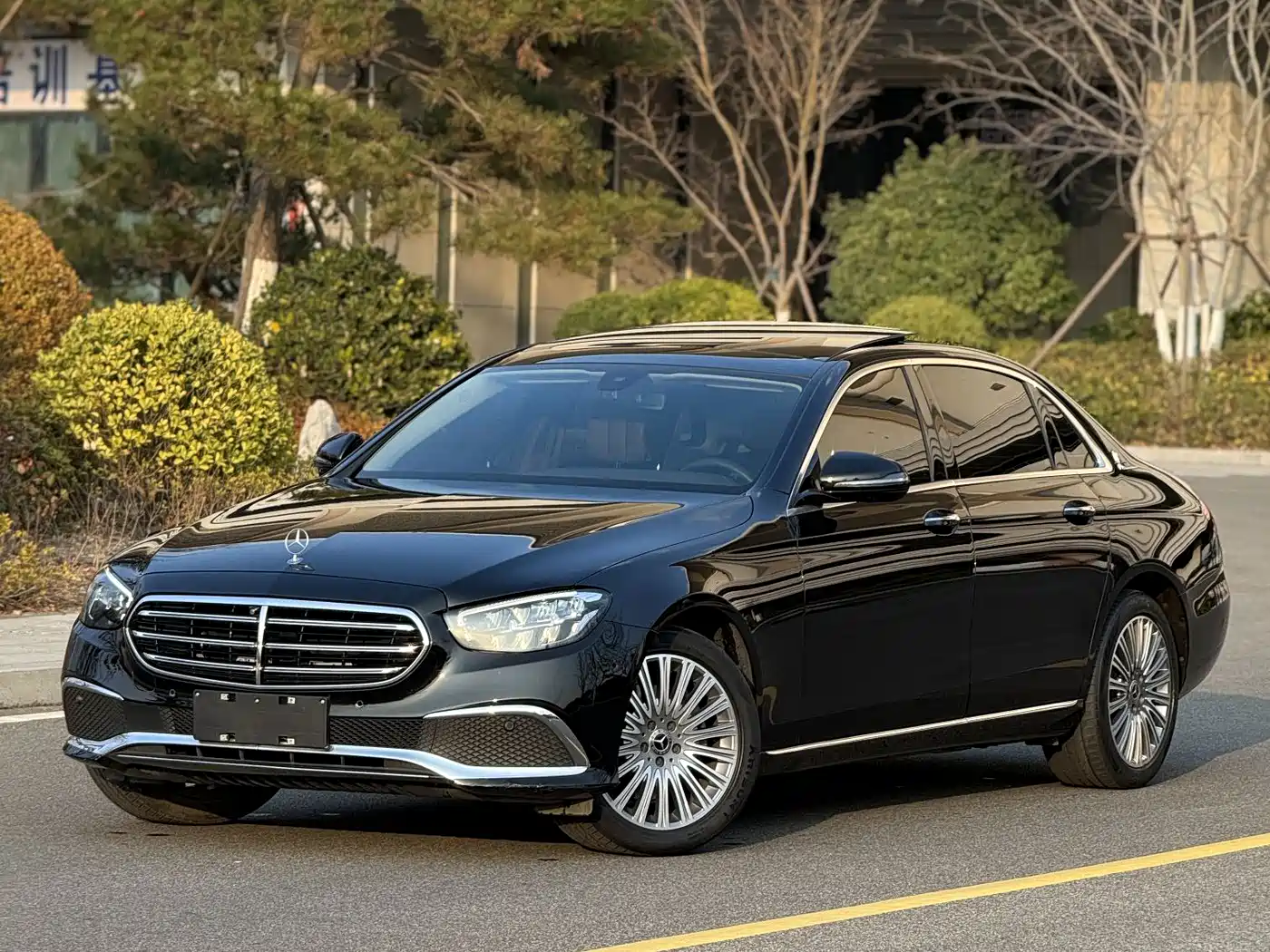 Mercedes-Benz E-Class 2023 E 300 L Fashion
