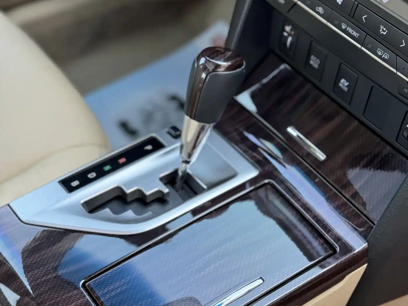 Toyota Camry 2015 Dual Engine 2.5HG Luxury Navigation Edition фото 7