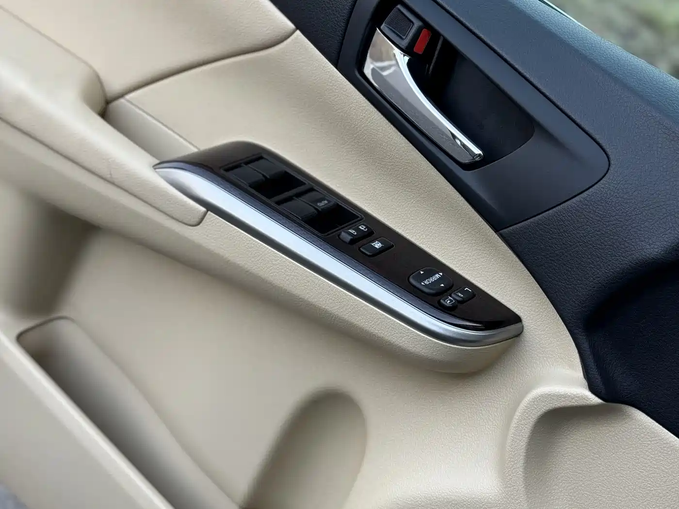 Toyota Camry 2015 Dual Engine 2.5HG Luxury Navigation Edition фото 14
