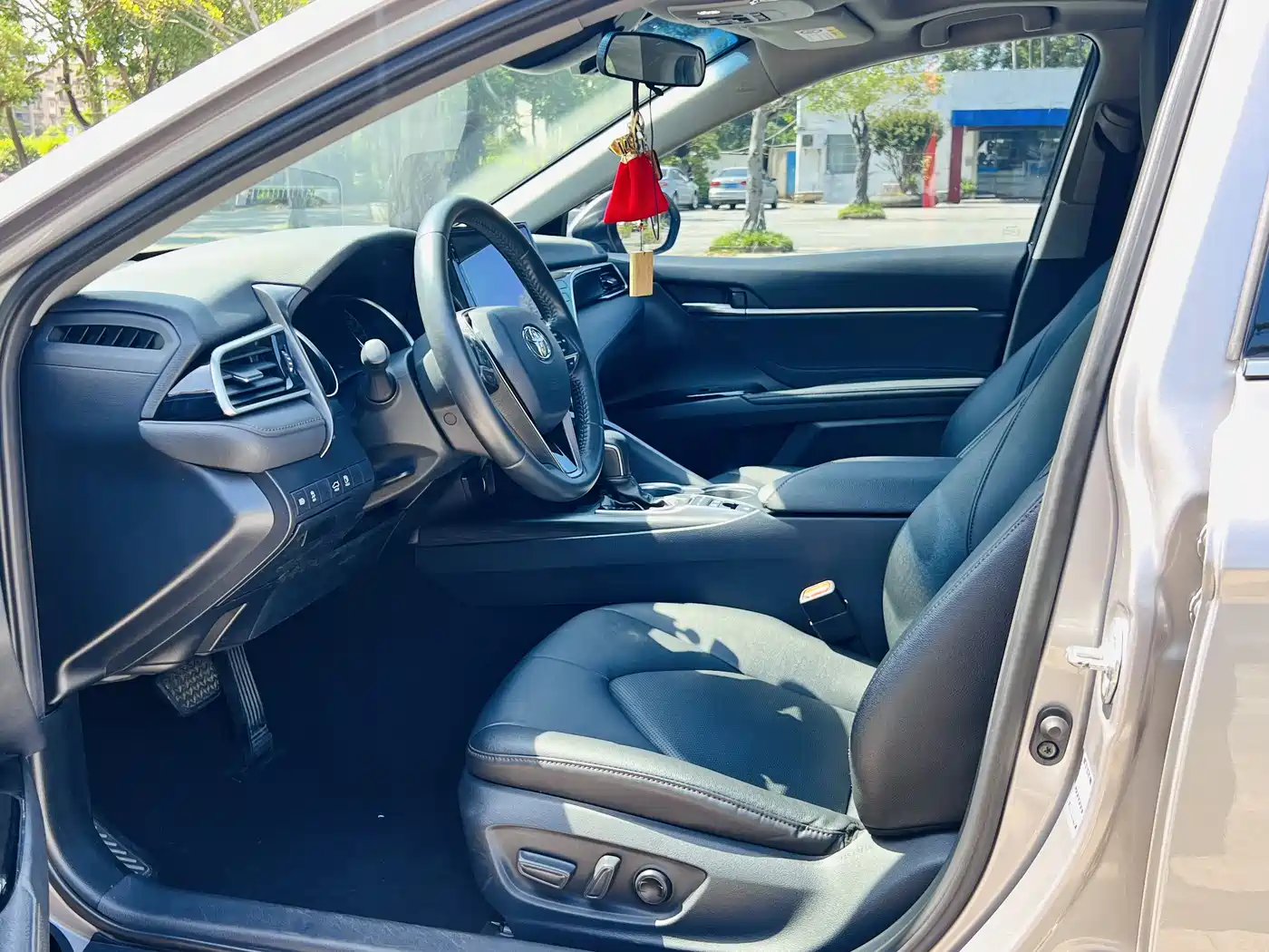 Toyota Camry 2021 Hybrid 2.5HGVP Leading Edition фото 9