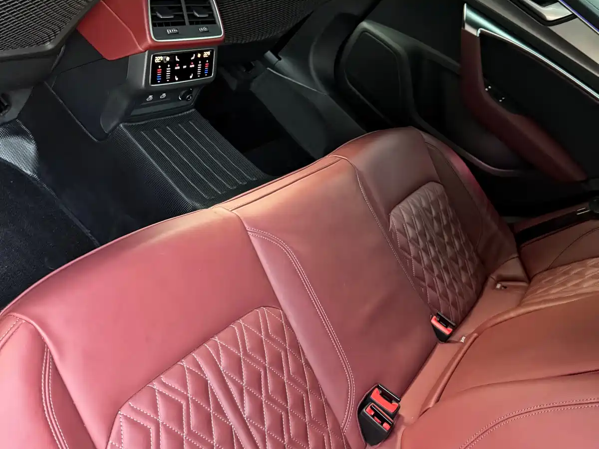 Audi A7L 2024 45 TFSI quattro S-line Black Warrior Edition фото 7