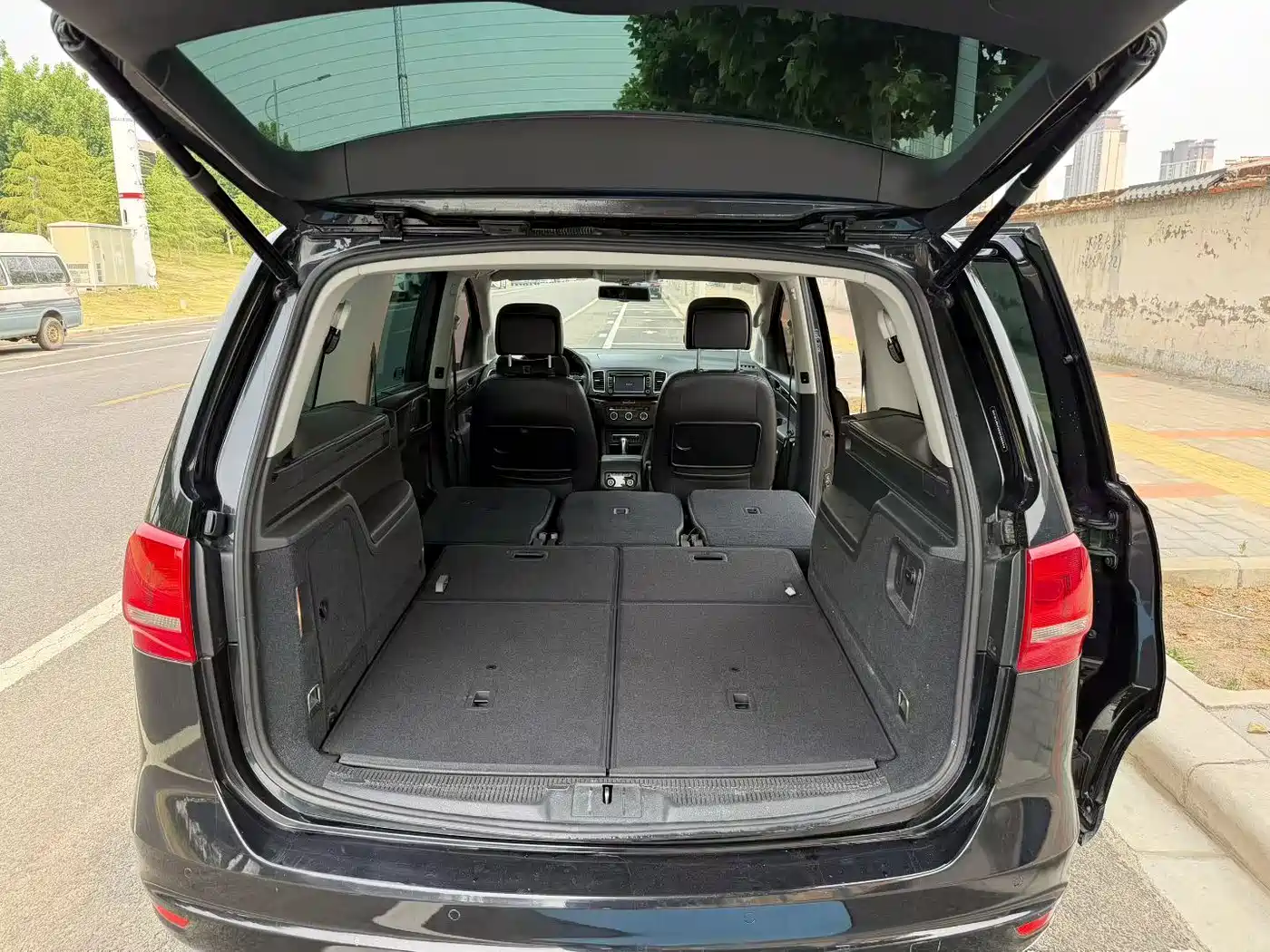 Volkswagen Sharan 2014 2.0TSI Comfort фото 14