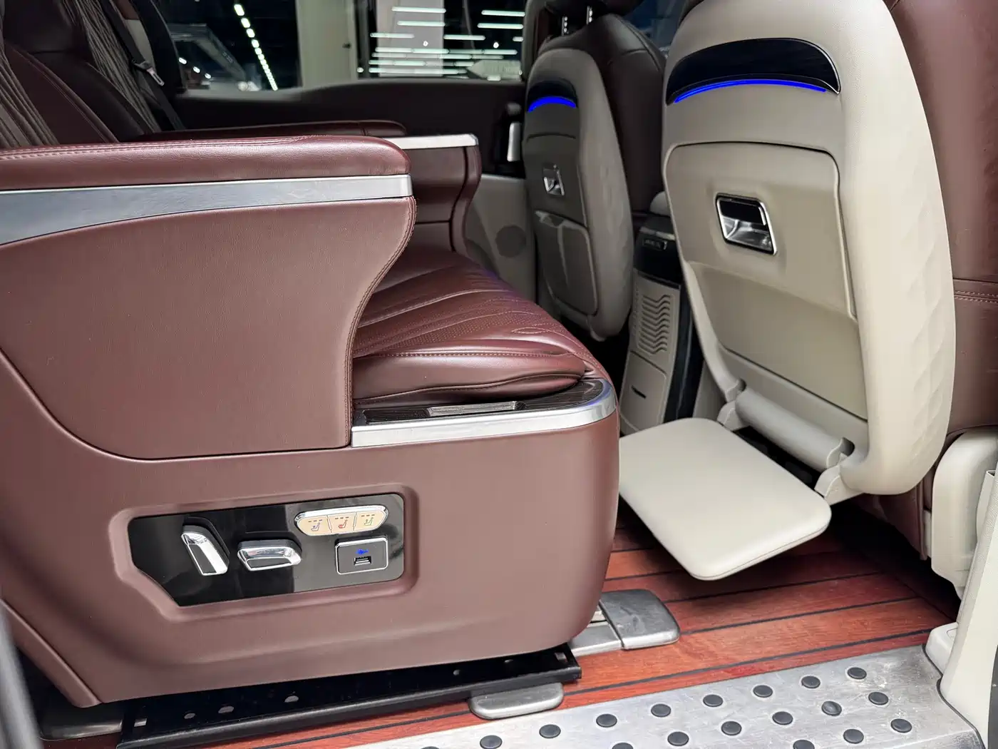Buick GL8 2021 Land Business Class 652T Smart Luxury фото 8