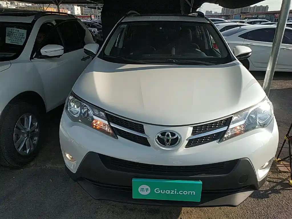Toyota RAV4 Rongfang 2015 2.0L CVT 2WD Trend Edition фото 3