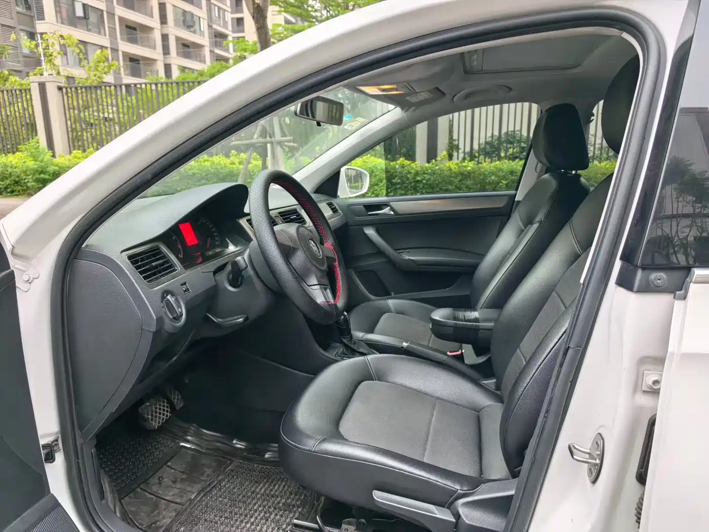 Volkswagen Santana 2015 1.6L Automatic Comfort Edition фото 4