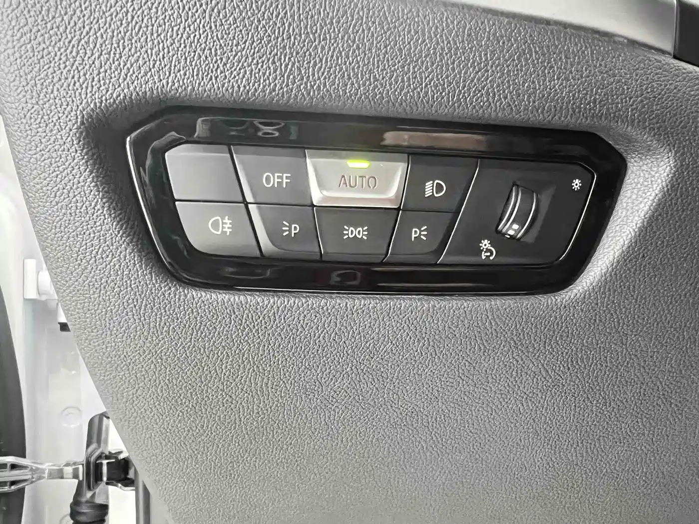 BMW 3 Series 2023 320Li M Sport Package фото 15