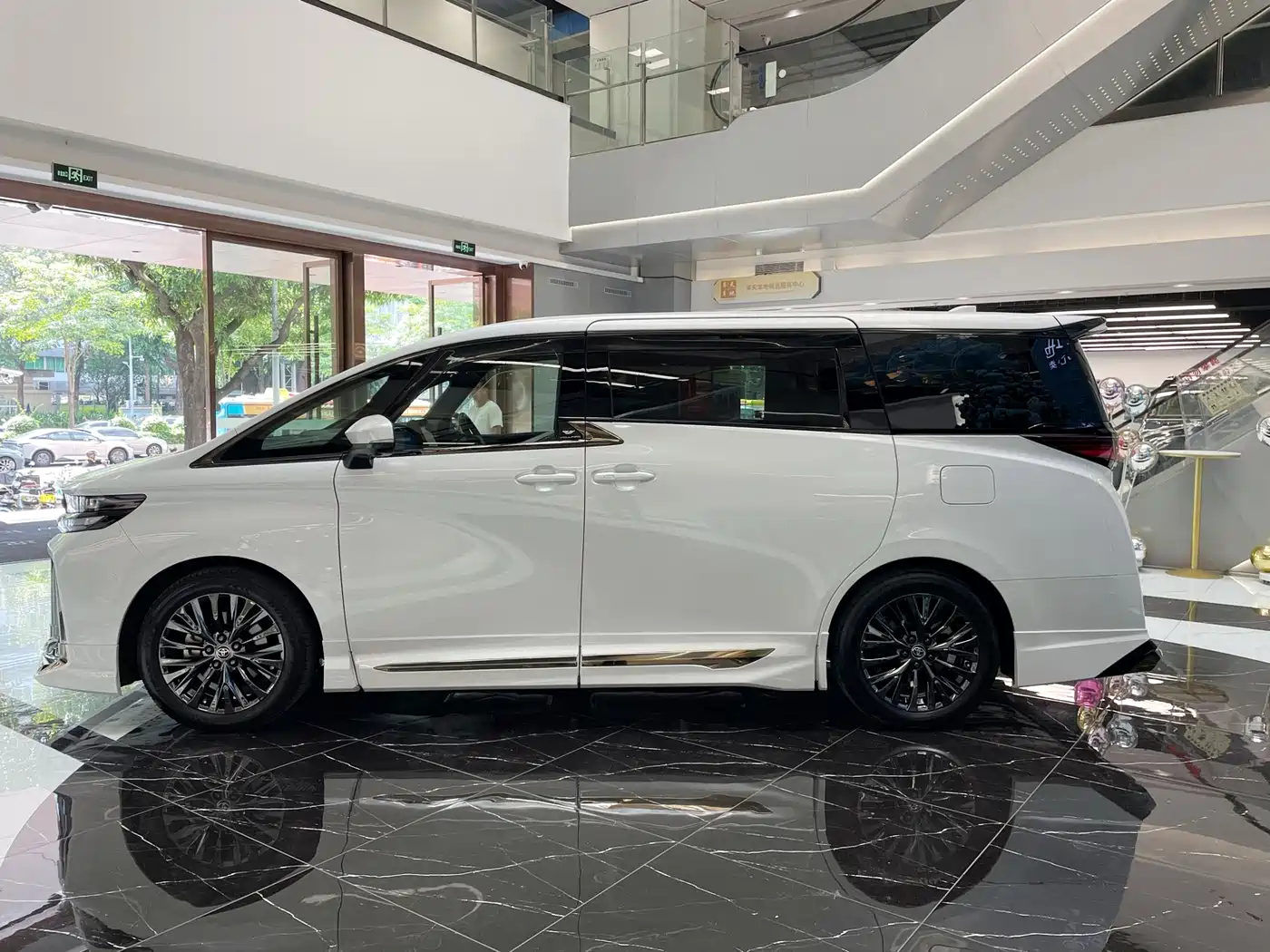 Toyota Vellfire 2026 2024 Crown Hybrid 2.5L Executive Premium Edition