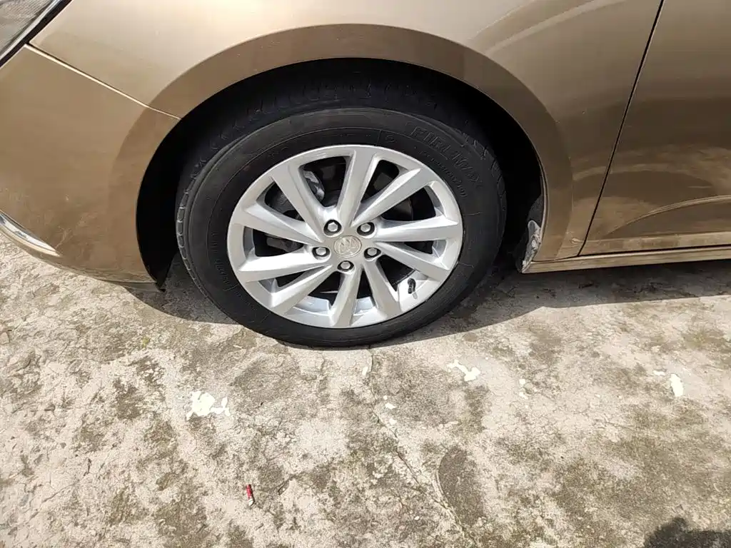Photo 23 - Buick Verano