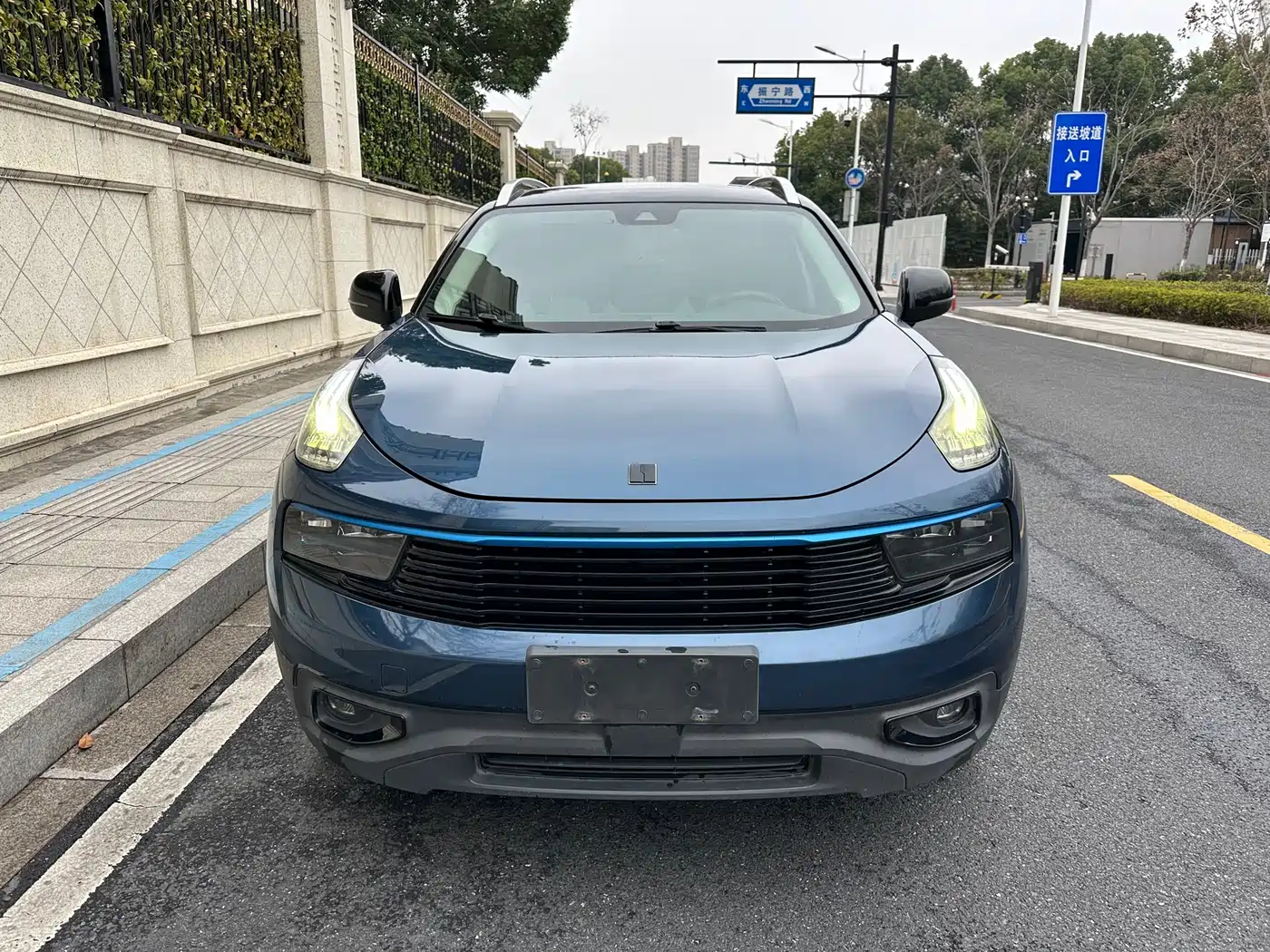Lynk & Co 01 2017 2.0T 2WD Pro Version фото 2