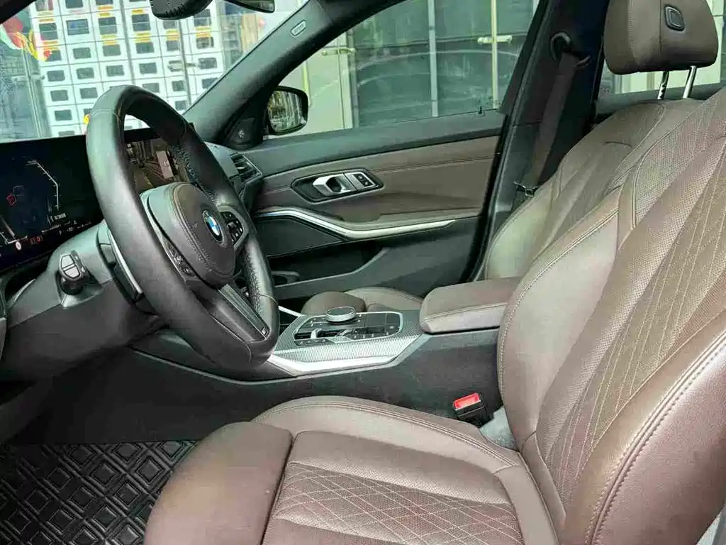 Photo 9 - BMW 3 Series