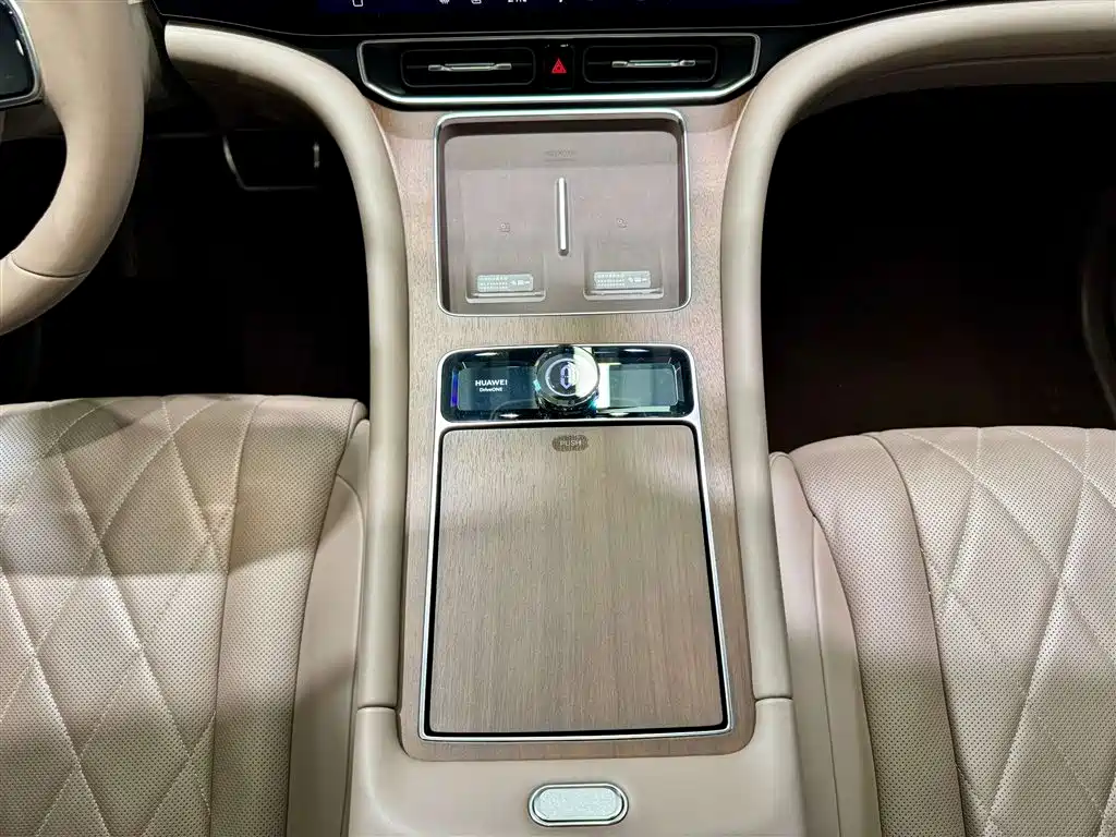 AITO Wenjie AITO M9 2024 Model Extended Range Ultra Edition 52kWh 5-Seater фото 20