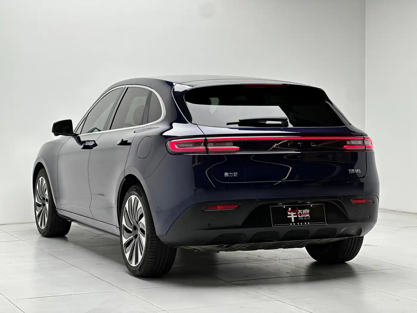 AITO Wenjie AITO M5 2022 Extended Range AWD Performance Edition фото 6