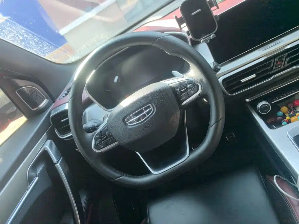 Фото 6 - Geely Coolray