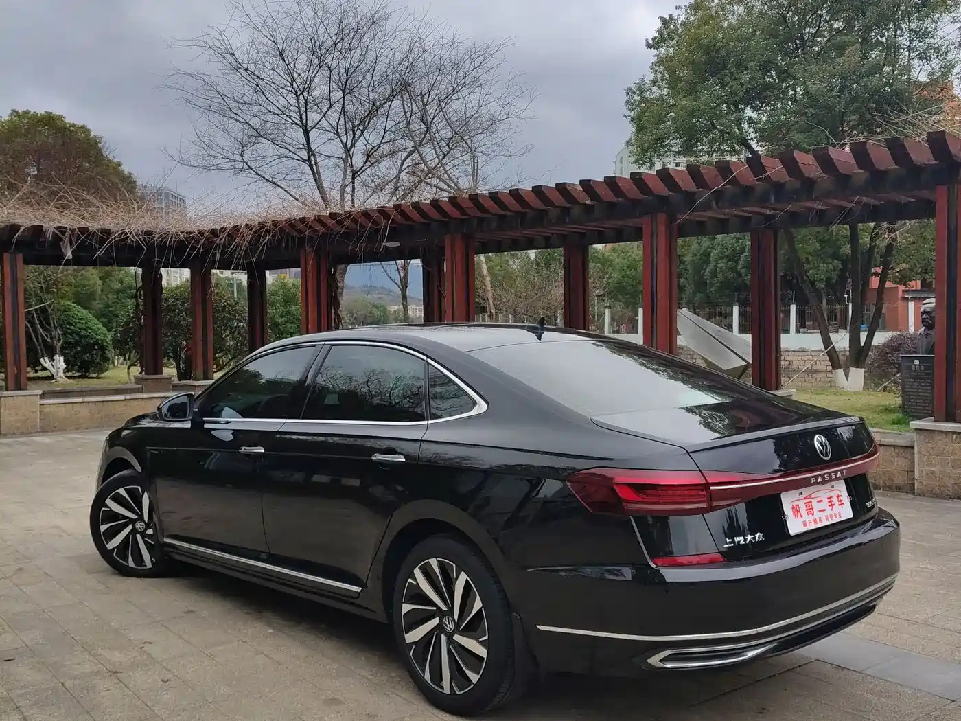 Volkswagen Passat 2022 330TSI Starlight Luxury Edition фото 7