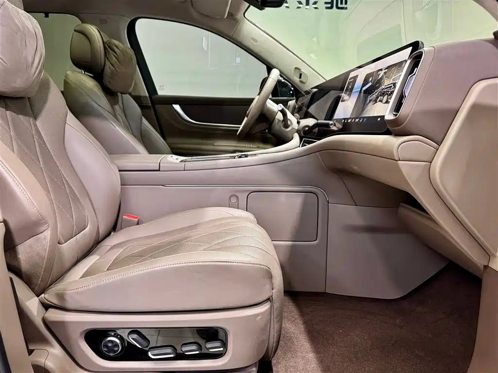 AITO Wenjie AITO M9 2024 Model Extended Range Ultra Edition 52kWh 5-Seater фото 18
